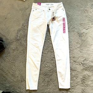 NWT Levi’s Denizen White Low Rise Jegging size 5